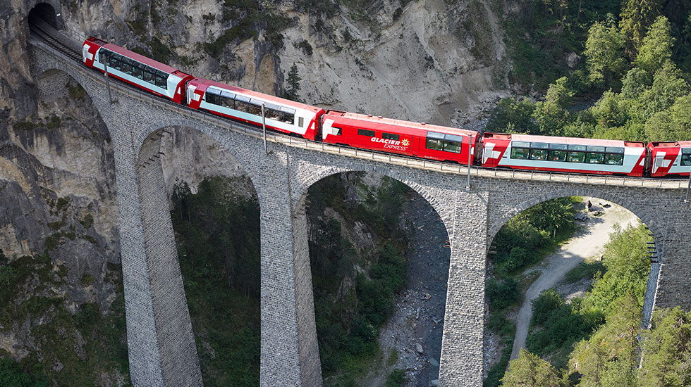 Chuyến tàu Glacier Express-Du lịch Thụy Sĩ