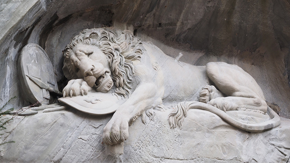 Tượng sư tử hấp hối Lucerne - Tham quan Thụy Sĩ